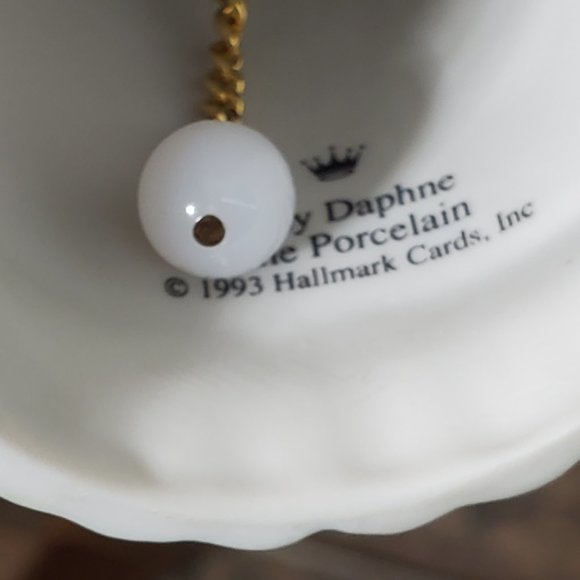 1993 Lady Daphne Dickens' Caroler Bell Ornament - Hallmark Special Edition - Picture 8 of 9